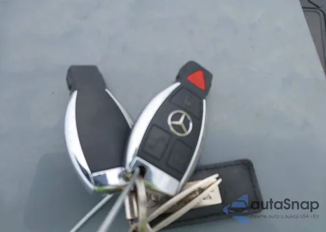 2013 Mercedes-Benz C 250 Luxury/Sport z USA, uszkodzony, nr VIN WDDGF4HB5DR269127